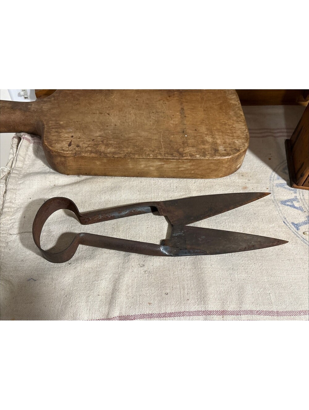 Vintage primitive Sheep Shears Hand Shear Scissors Metal Livestock Shearing Tool
